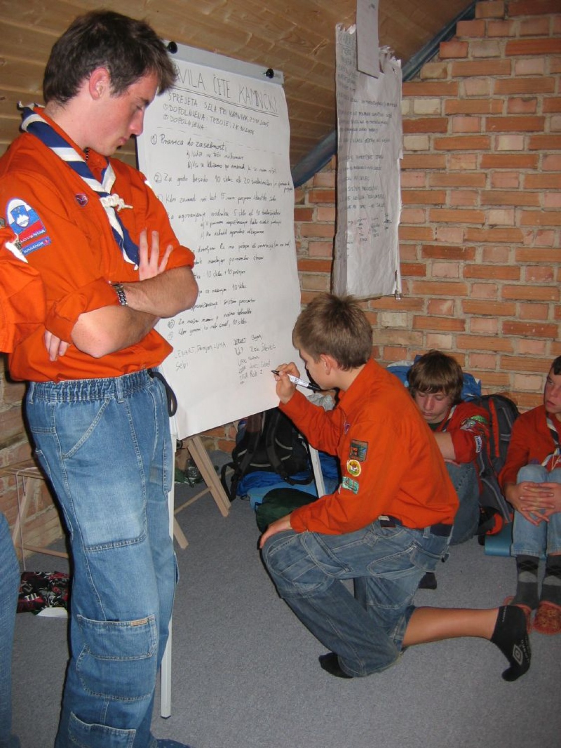 podpisovanje pravil Čete Kamenčki