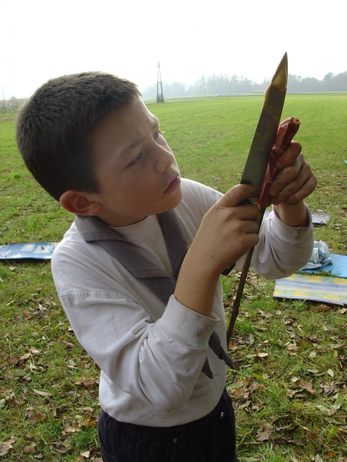 z natančno prefinjenostjo