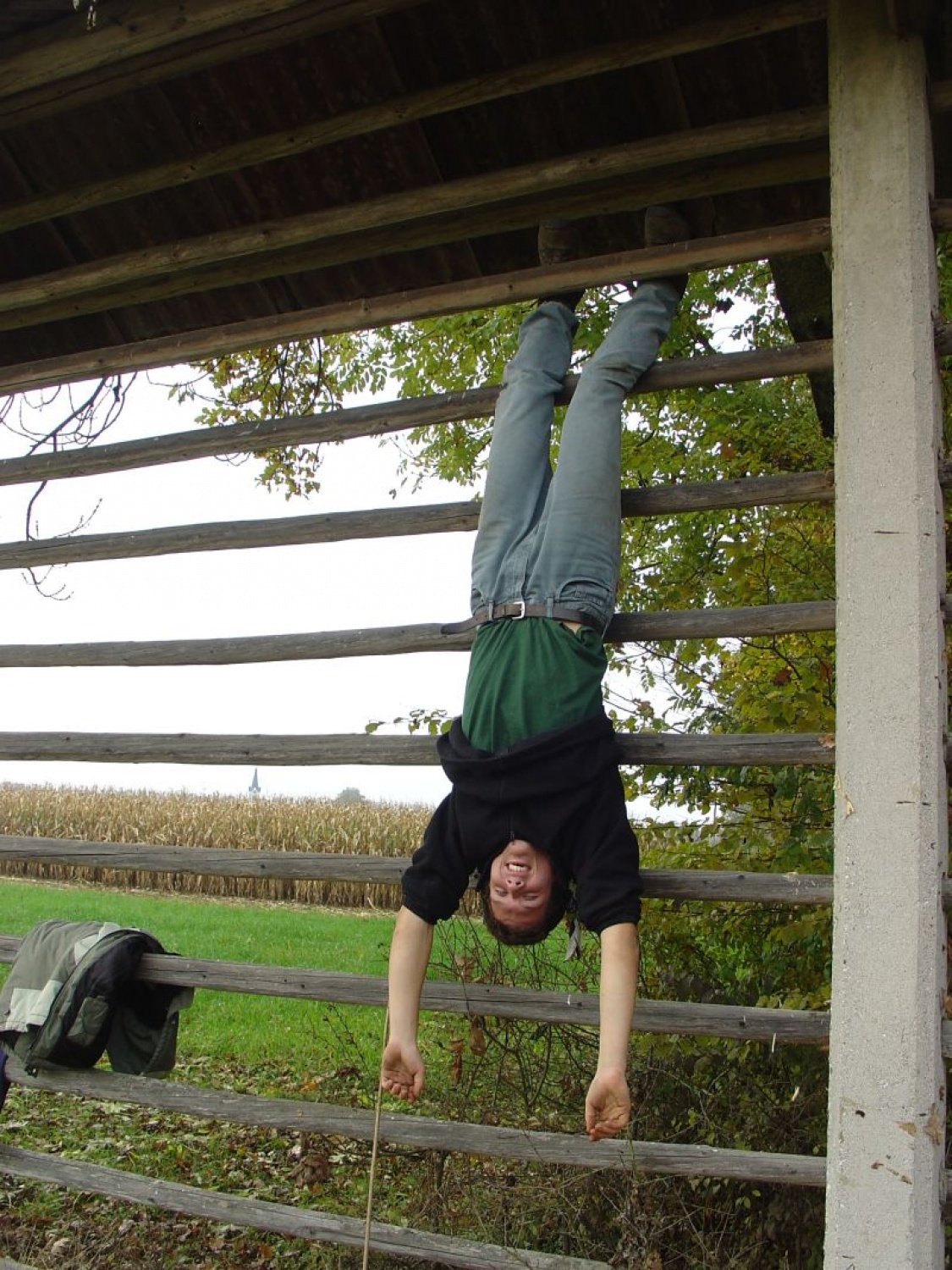 kako smo Kamničani jesenovali v naši skavtski hiši v Trbojah