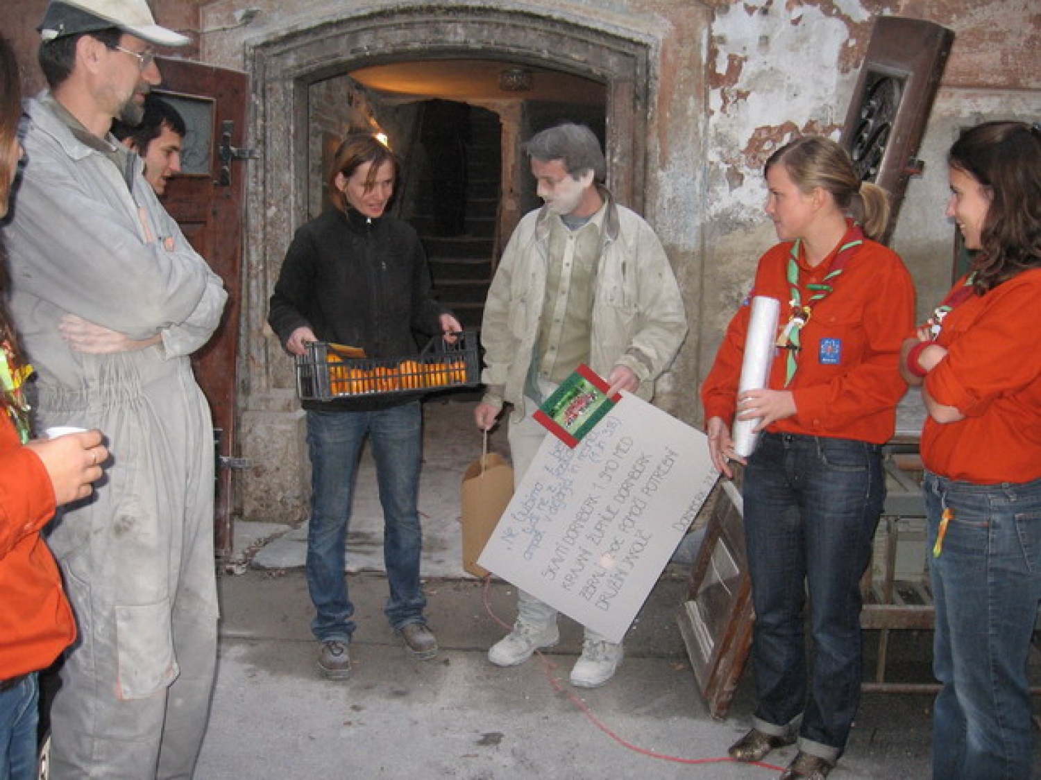 "Ne ljubimo z besedo,
tudi ne z jezikom,
ampak v dejanju in resnici."
(1 Jn 3,18)