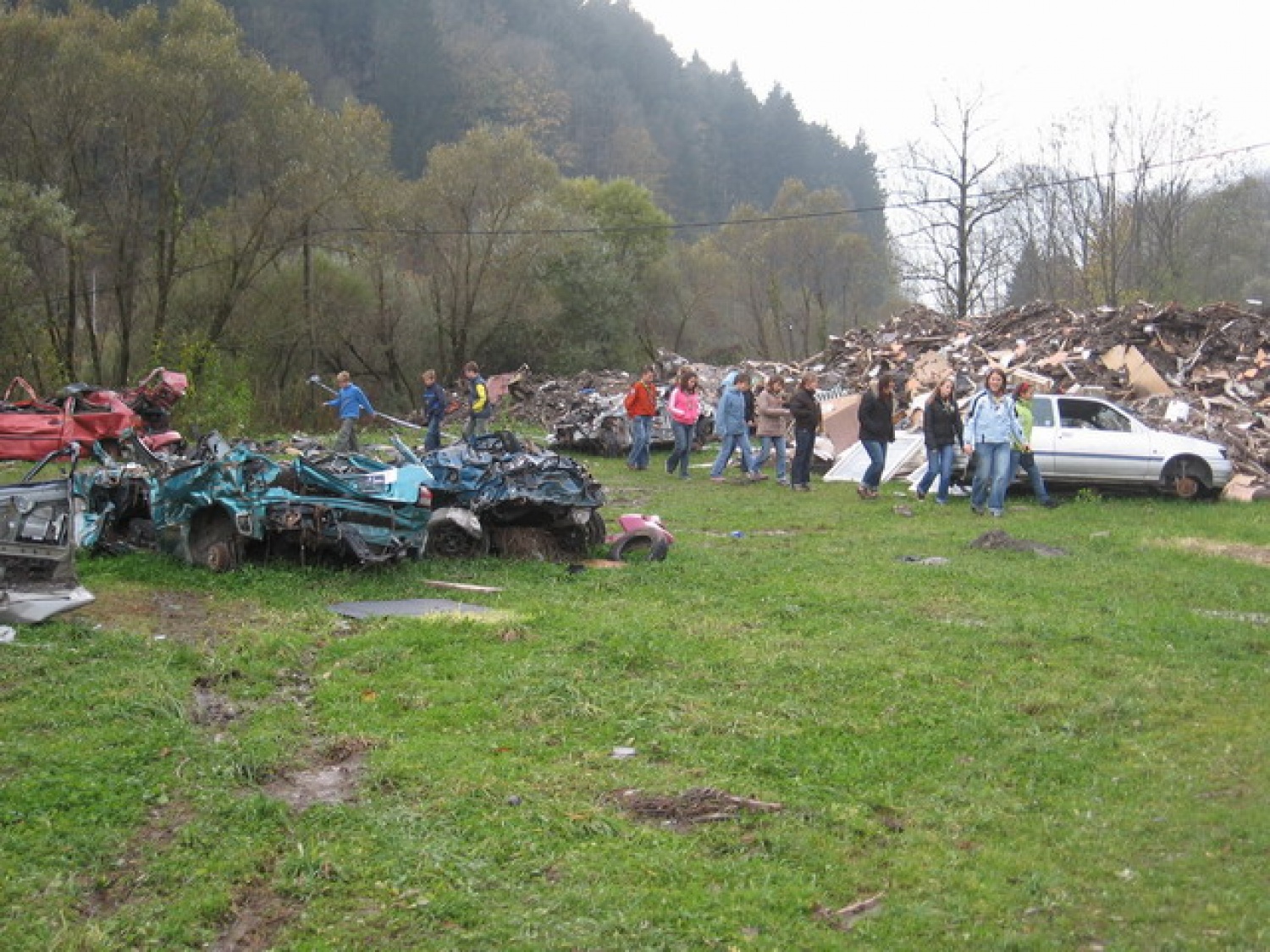 "Ne ljubimo z besedo,
tudi ne z jezikom,
ampak v dejanju in resnici."
(1 Jn 3,18)