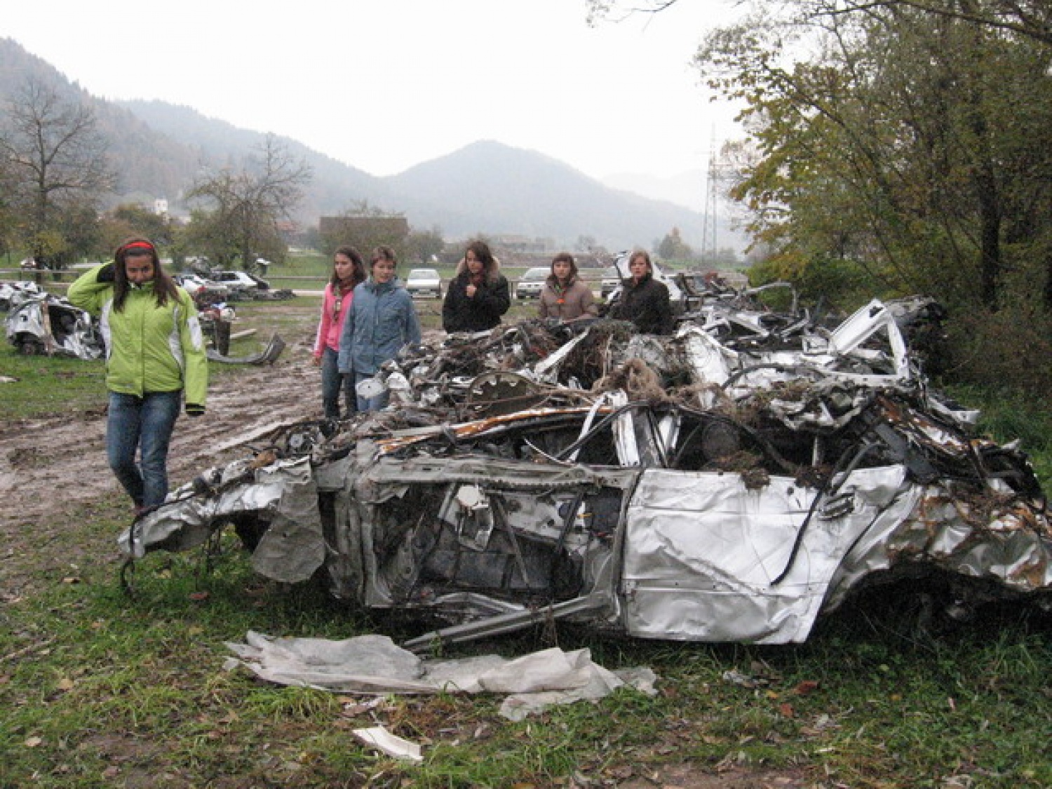 "Ne ljubimo z besedo,
tudi ne z jezikom,
ampak v dejanju in resnici."
(1 Jn 3,18)