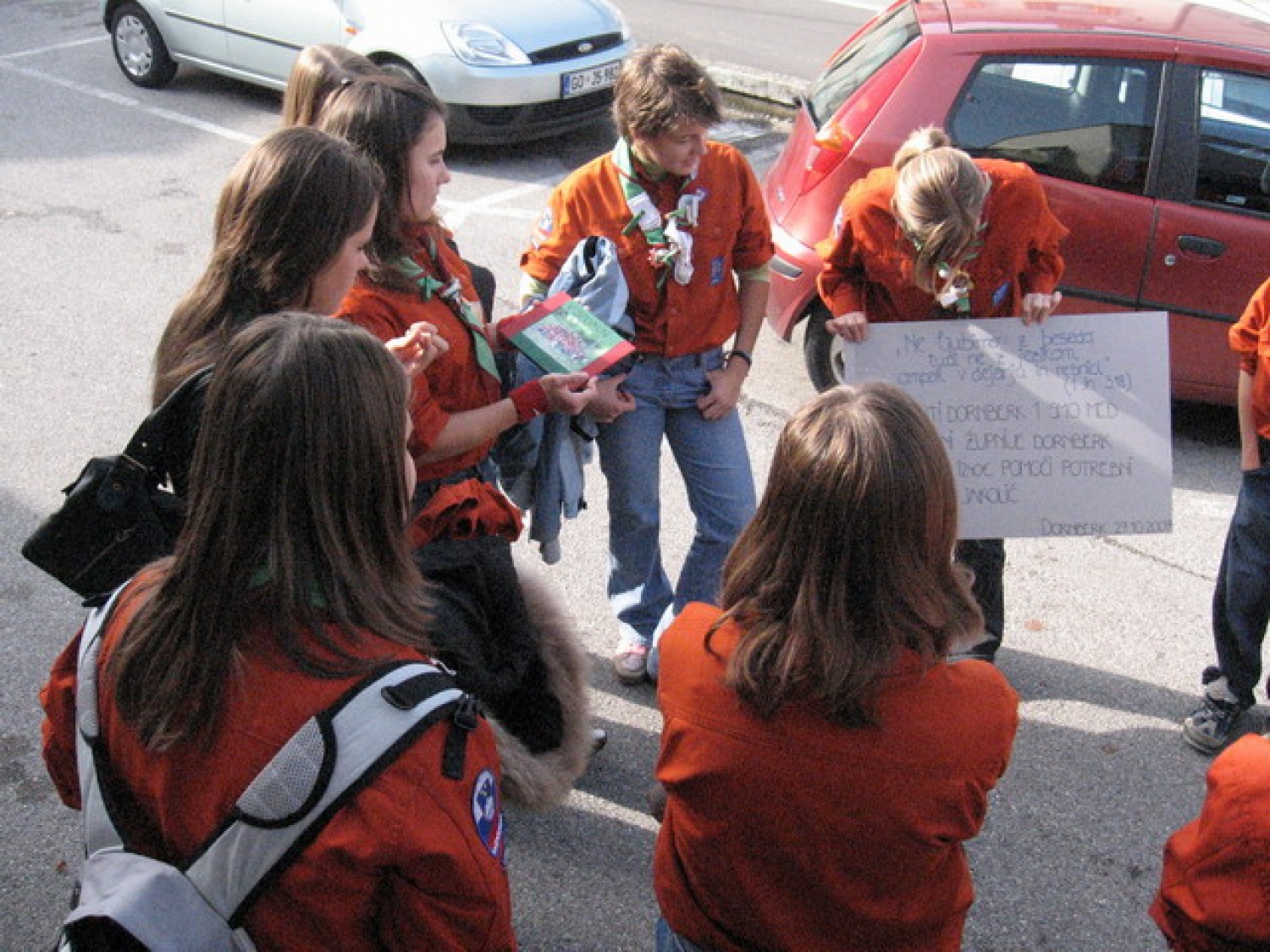 "Ne ljubimo z besedo,
tudi ne z jezikom,
ampak v dejanju in resnici."
(1 Jn 3,18)