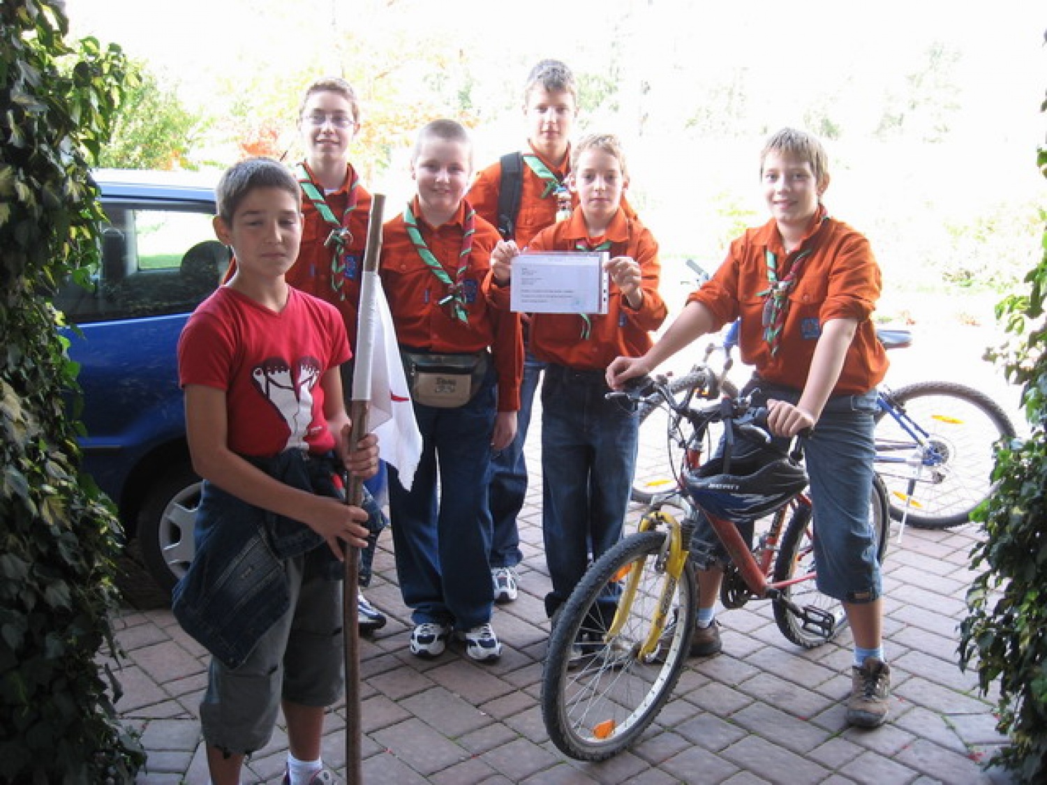 "Ne ljubimo z besedo,
tudi ne z jezikom,
ampak v dejanju in resnici."
(1 Jn 3,18)