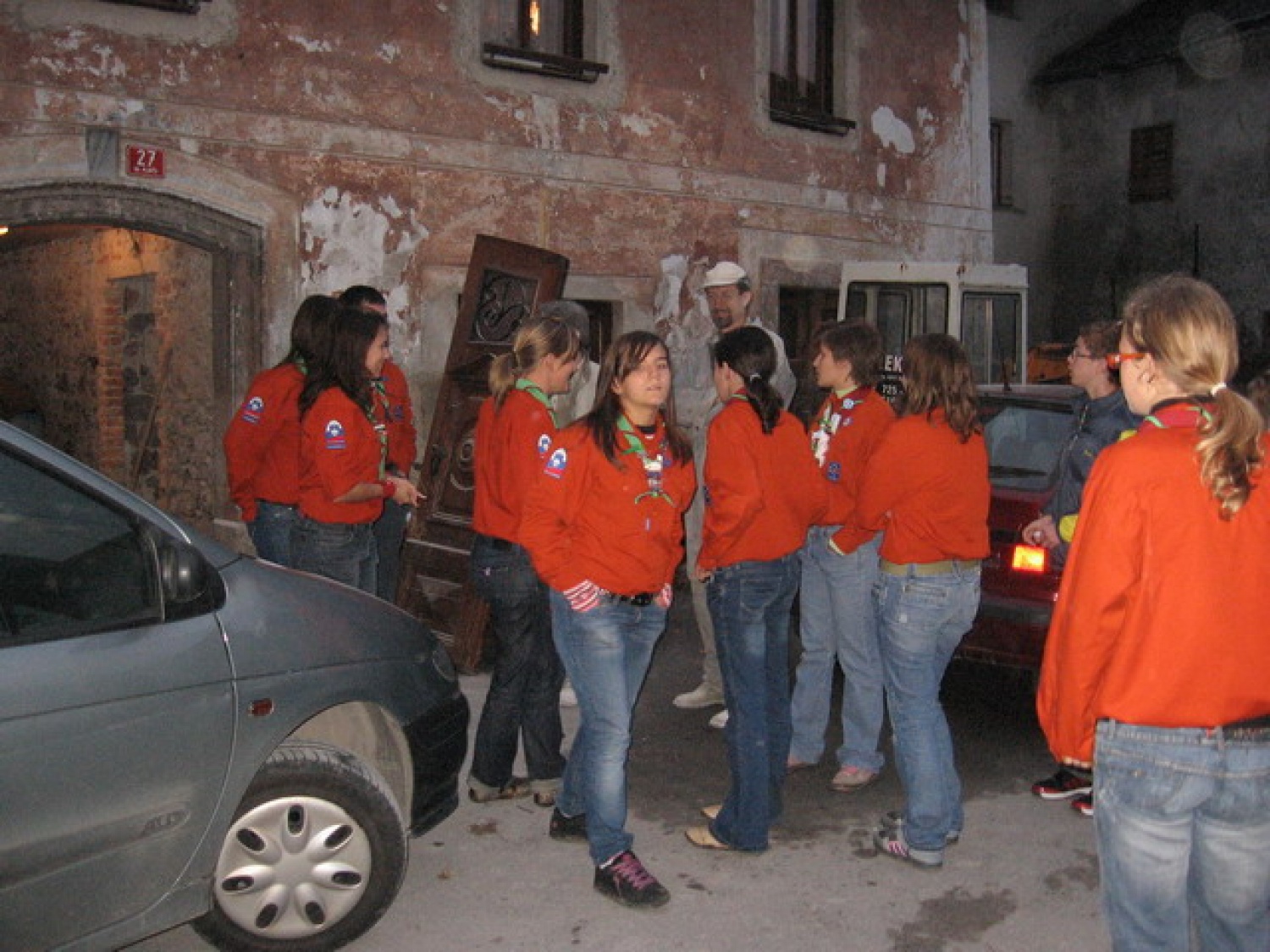 "Ne ljubimo z besedo,
tudi ne z jezikom,
ampak v dejanju in resnici."
(1 Jn 3,18)