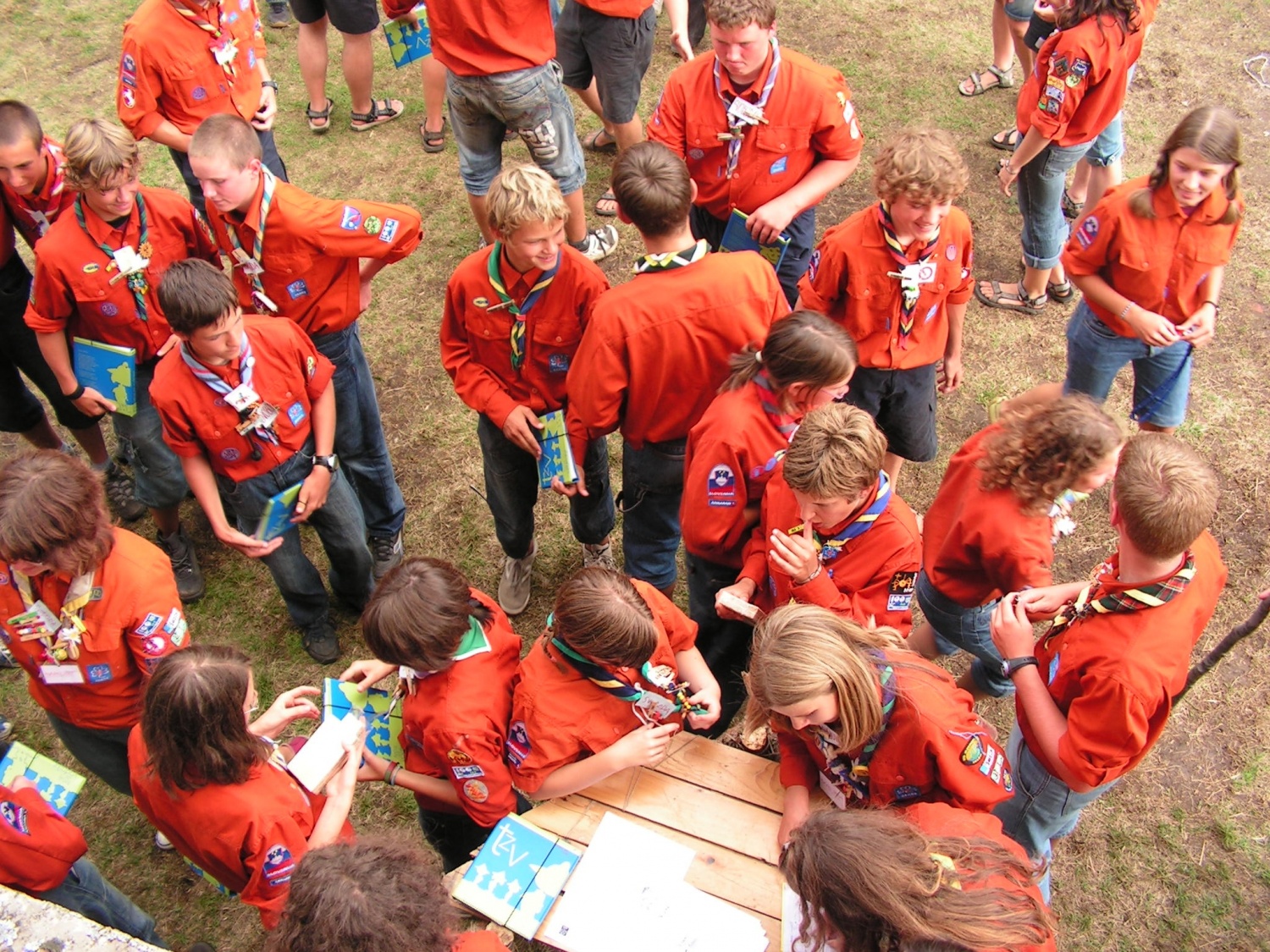 Objemi in stiski rok v slovo