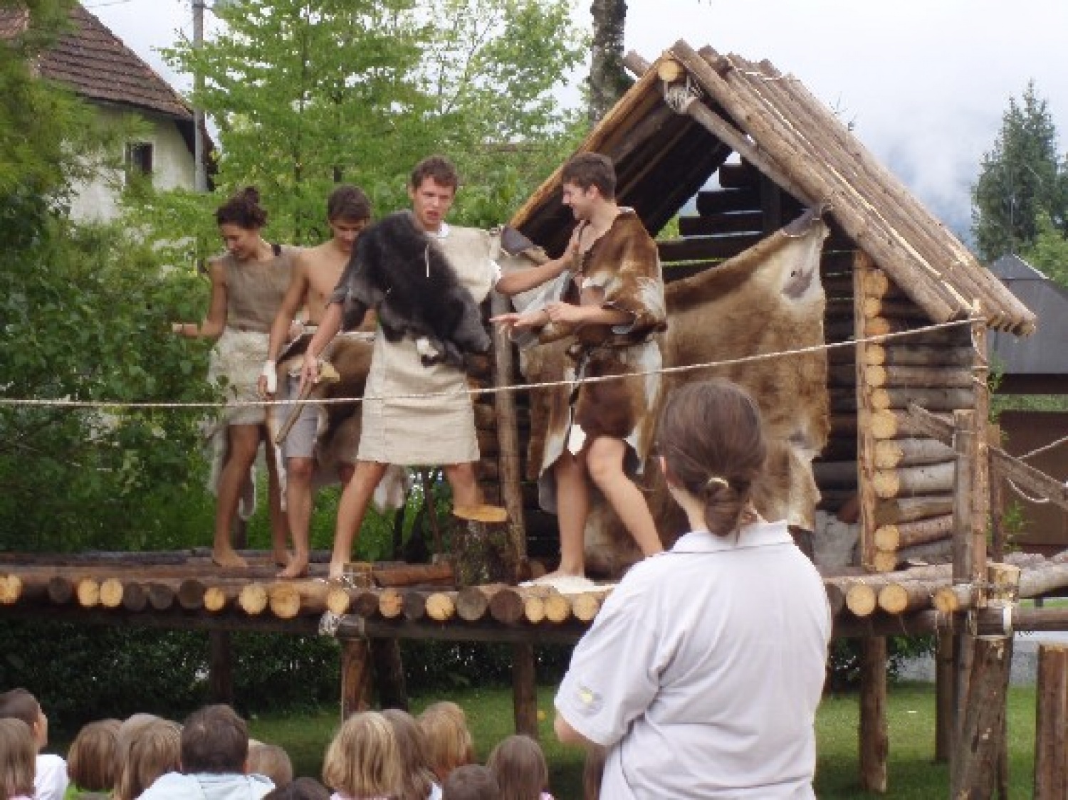 Dogajanje na kolišču se razvnema