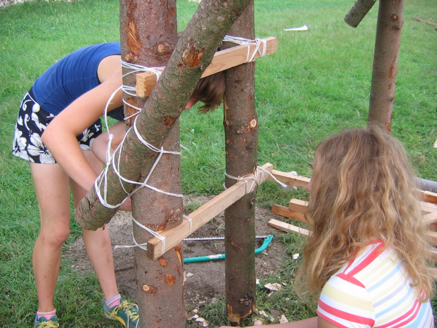 Ja, treba vse povezat, če ne se bo zrušilo