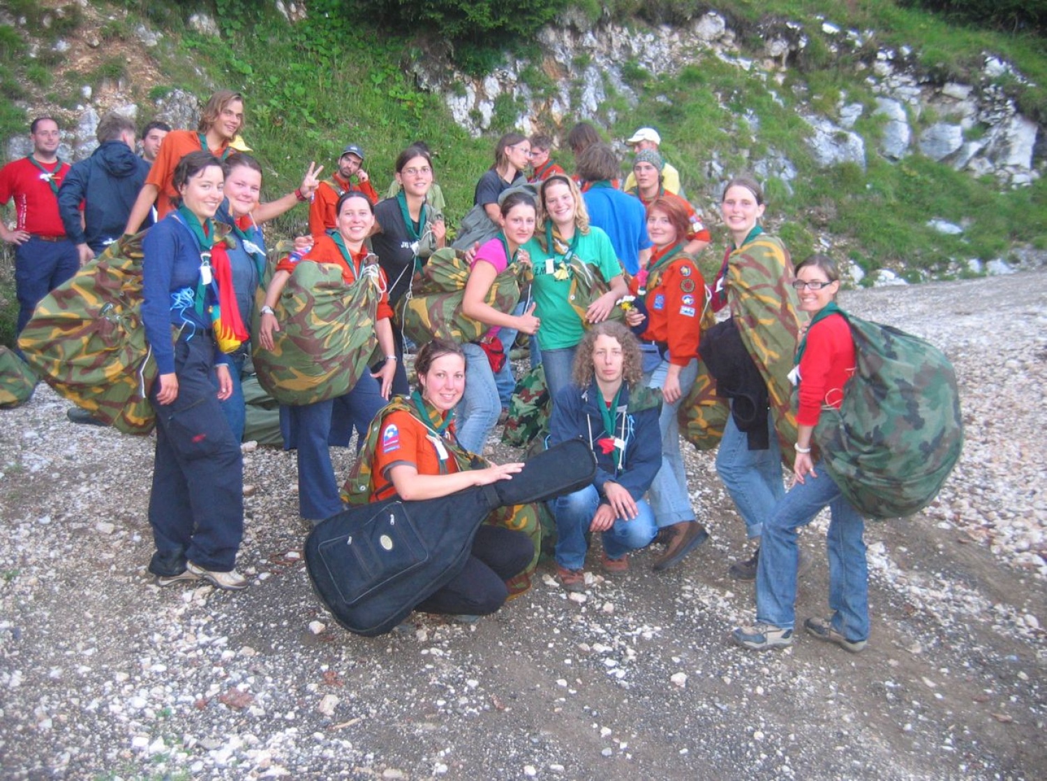 Dekleta s culami pozirajo