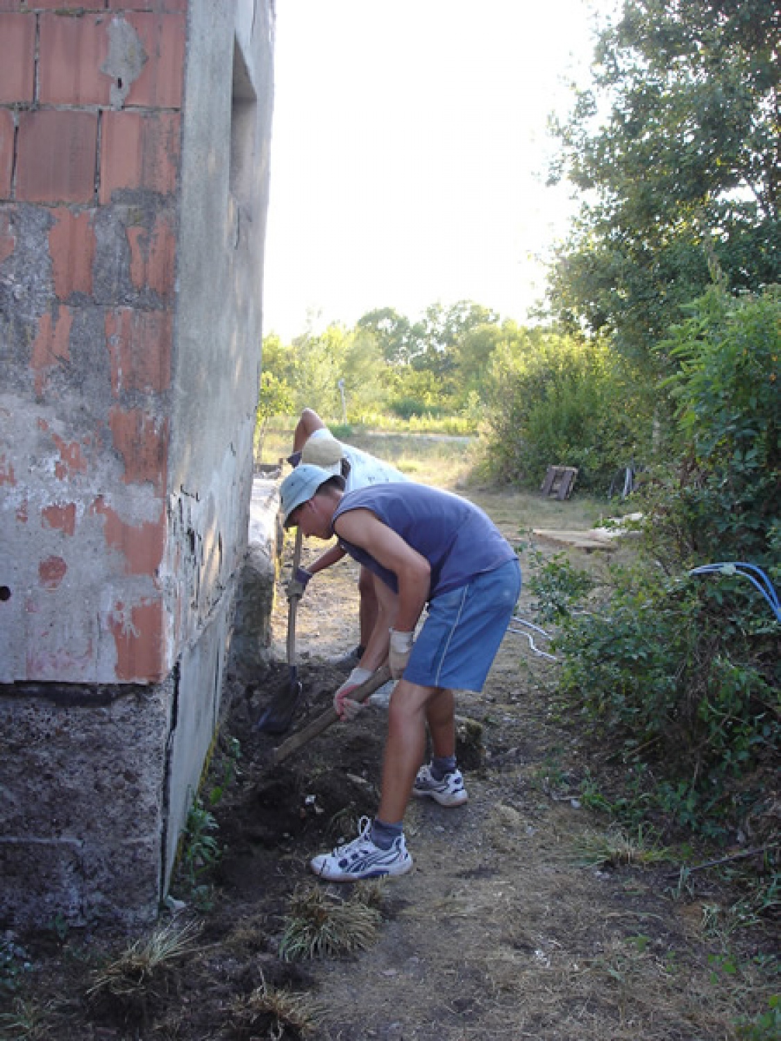 Kopanje jarka za vodovod.