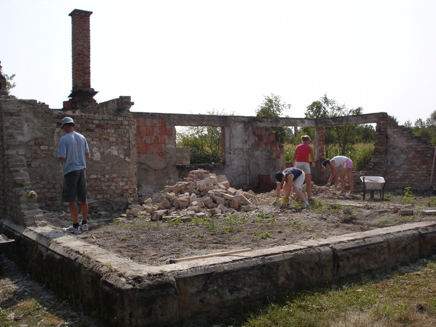 Najprej rušiš, da potem gradiš.