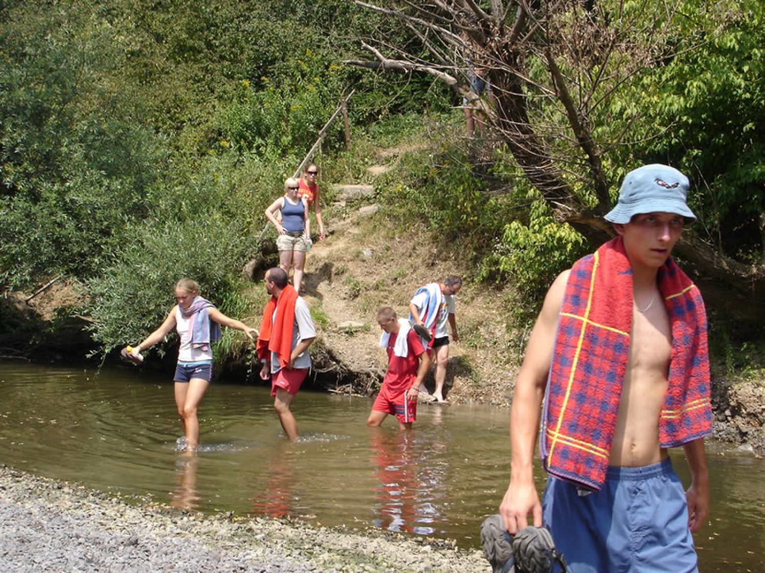 Prečkanje Blatne reke. Martin Strel je še ni preplaval.