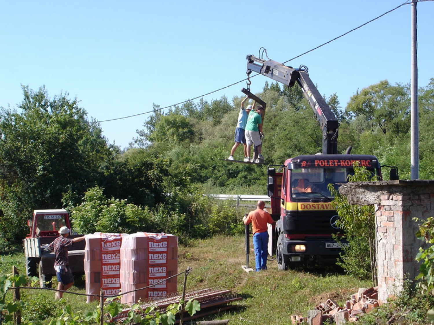 V zameno za opeko so vzeli dva naša.