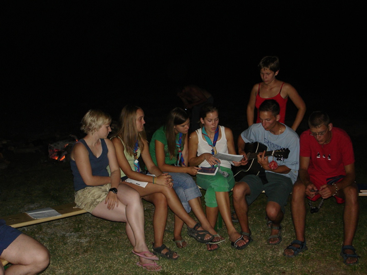 Rad bi svet naučil pesem ...