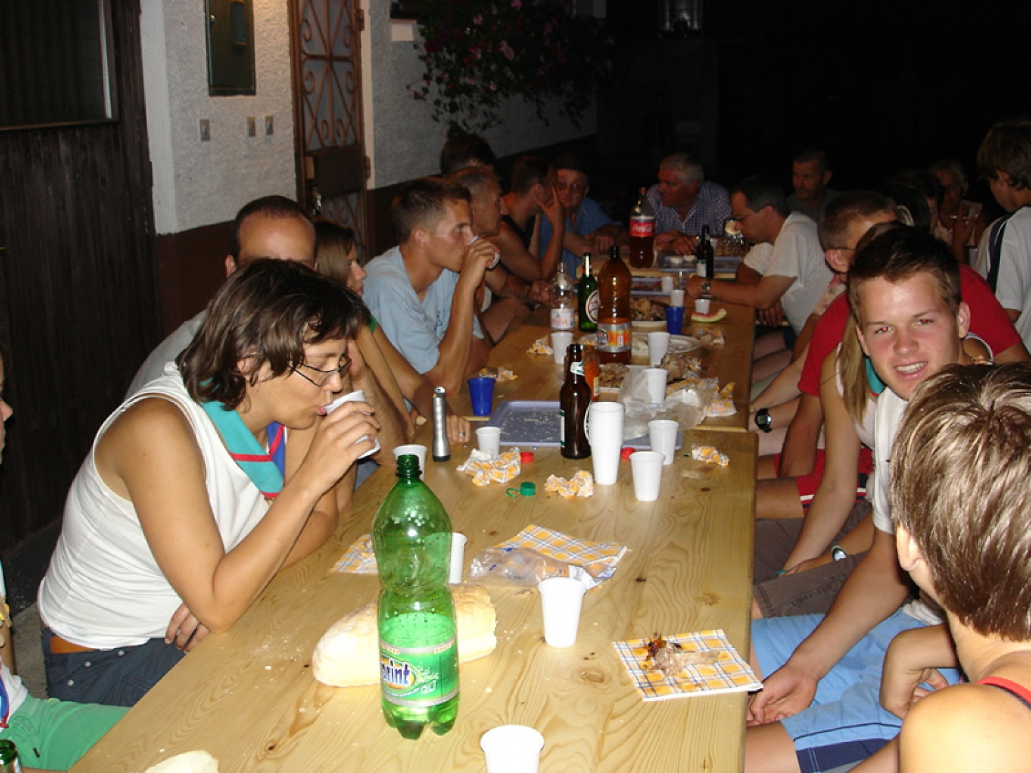 Vsi veseli, razen ubogega odojka.