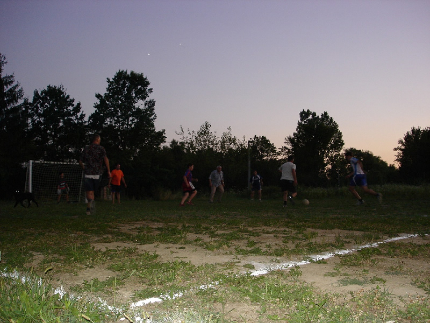 "Potočnik (tišina), Podržaj (tišina), žoga do Tadeja, David lepo stekel v kazenski prostor, podaja do Branka, Branko strelja in ... vratnica! Žoga do Nikice..."