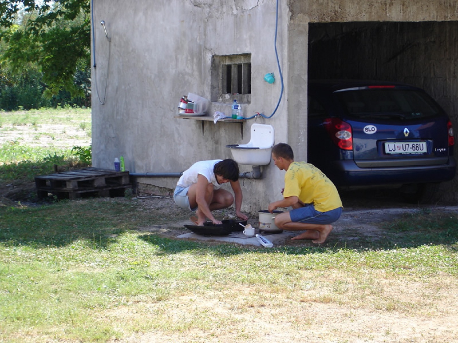 Zelo prostorna kuhinja.