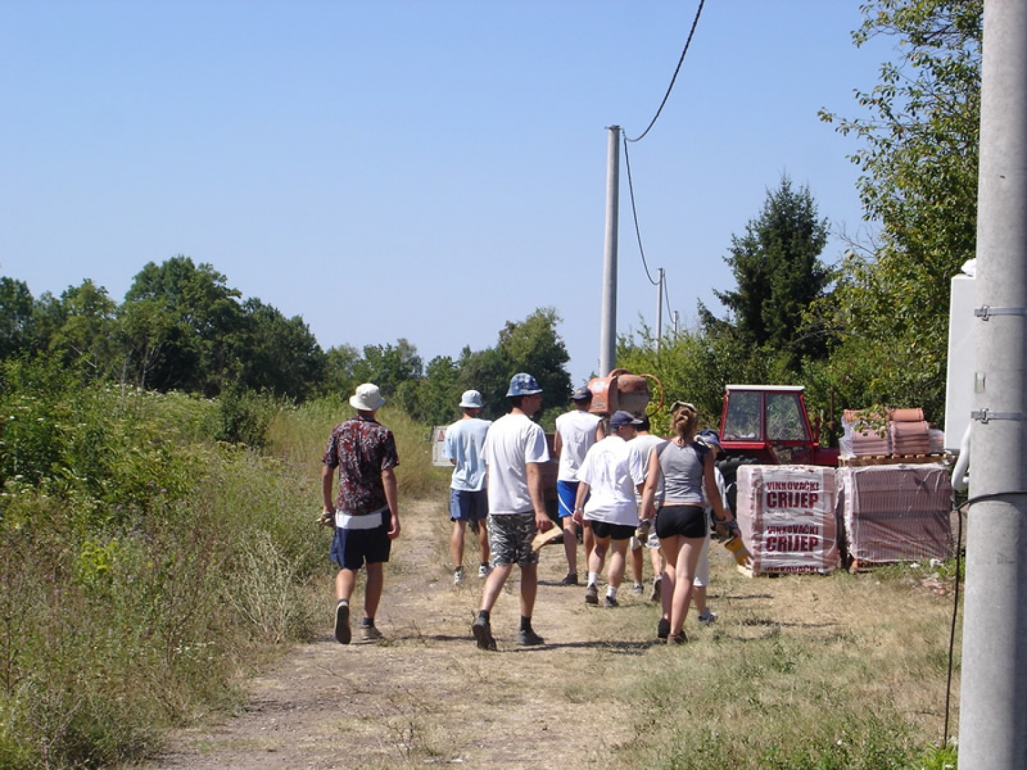 Nazaj na delo! Škoda, da se ne vidi nasmejanih obrazov.