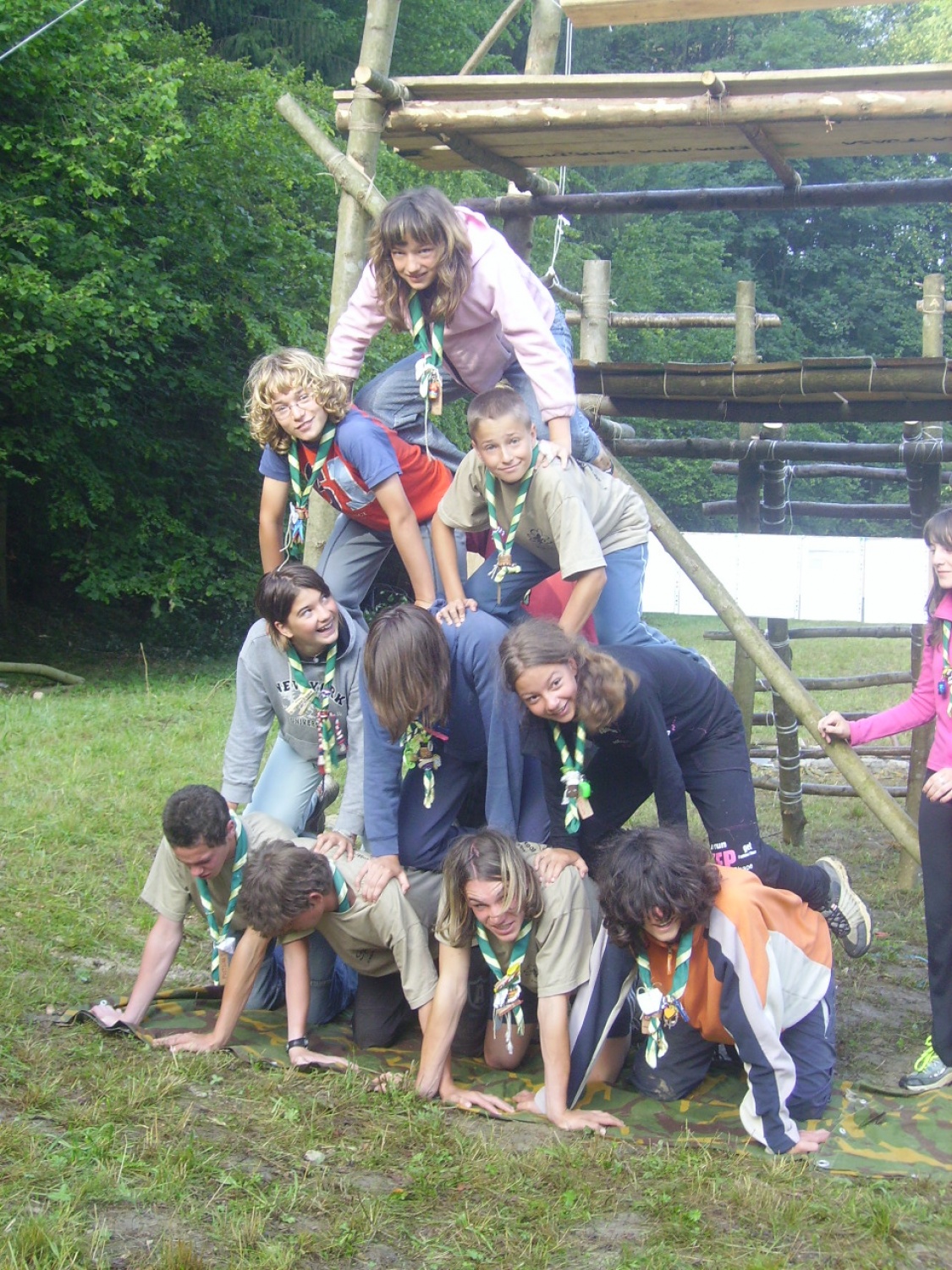 čez pol sekunde je padla dol