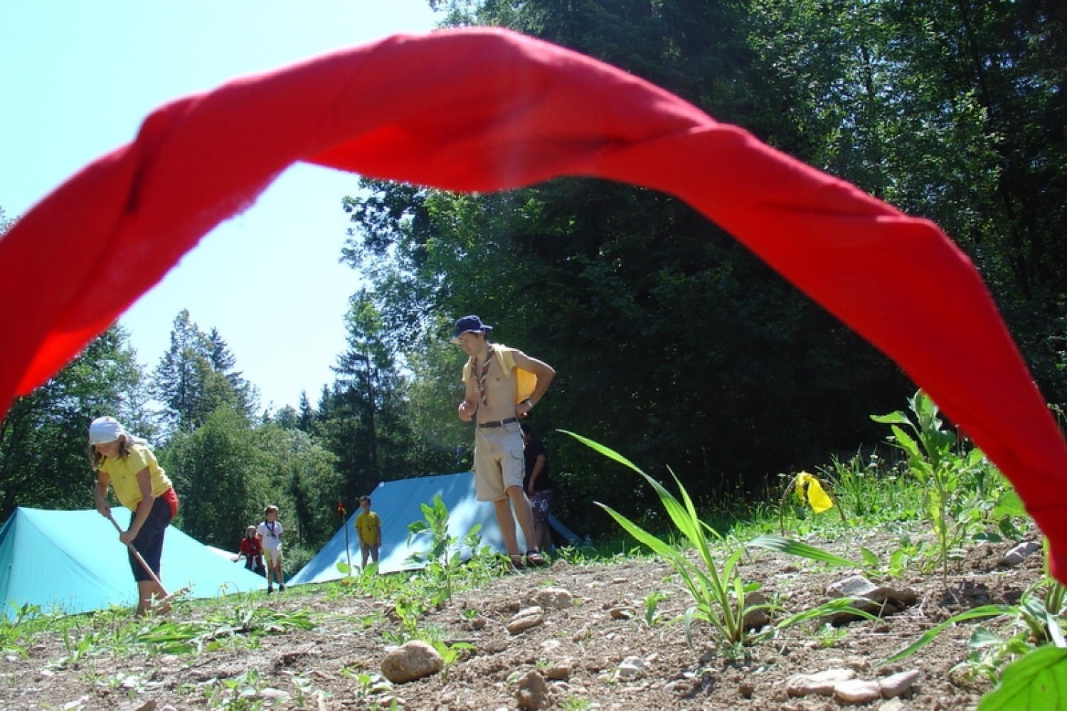 Več kot 60 članov Triglavskega stega se nas je prejšnjo nedeljo, po koncu Kvajdeja zbralo na Suhi pri Predosljah, kjer smo na skupnem taboru štiri dni praznovali 15 let delovanja našega stega.
