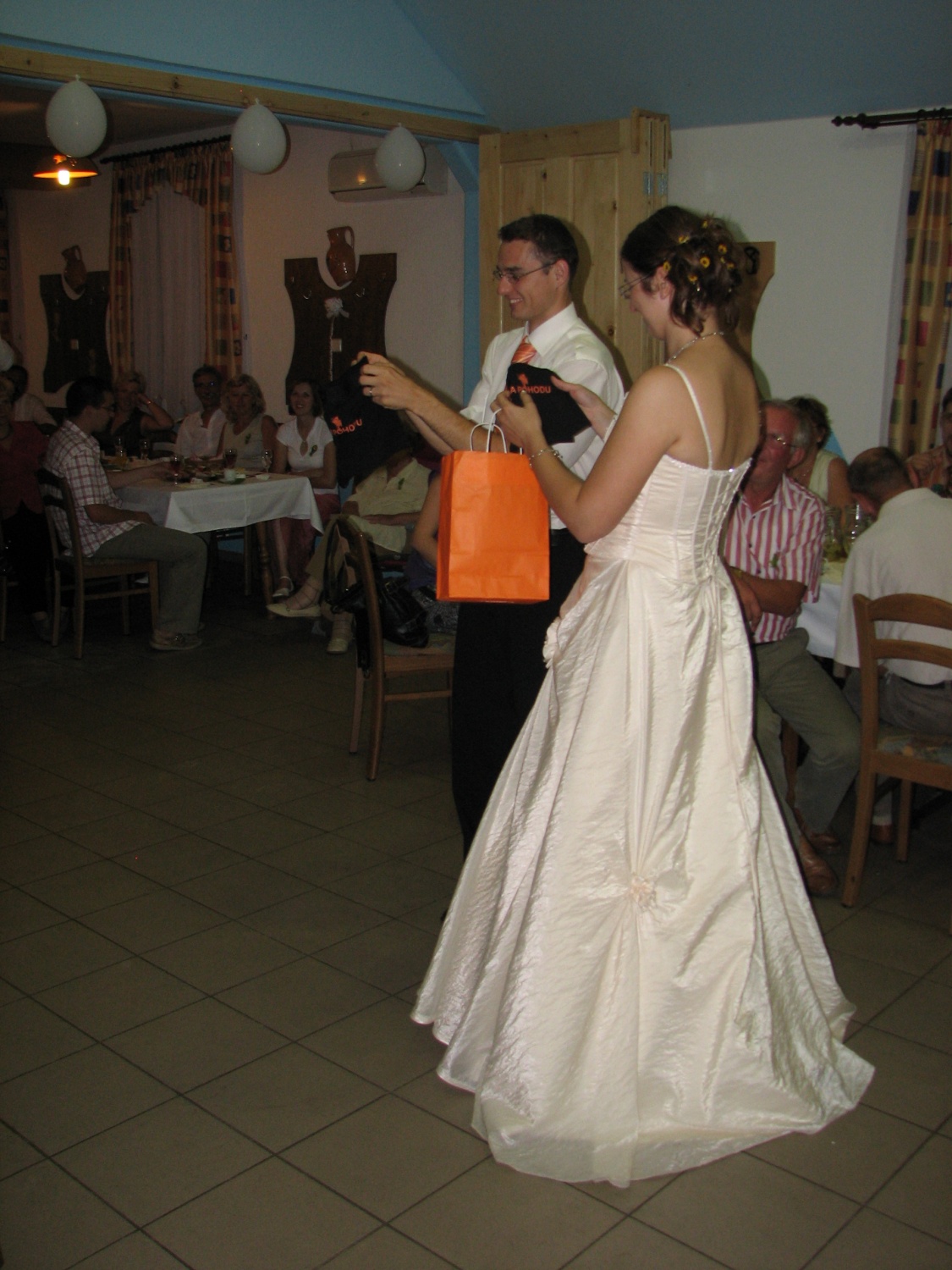 Slike s poroke Kristijana in Alenke Bratuša