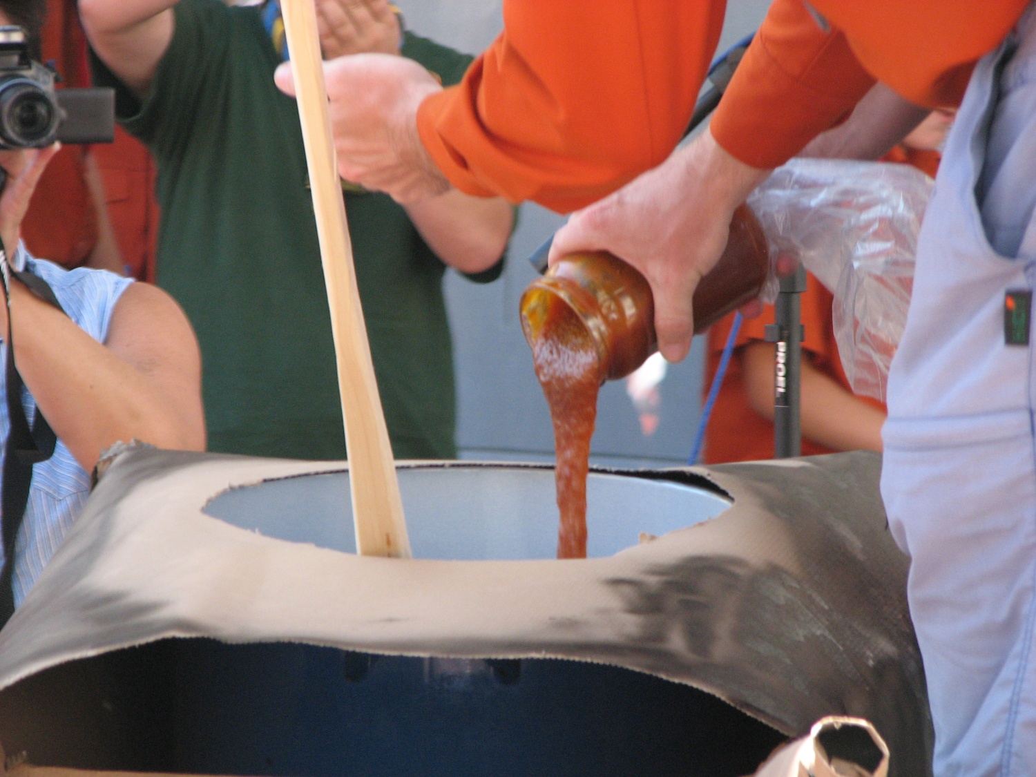 Povzetek dogajanja prvega dne Marmeljade 2007 (uvodna prireditev in dogajanje po vejah)