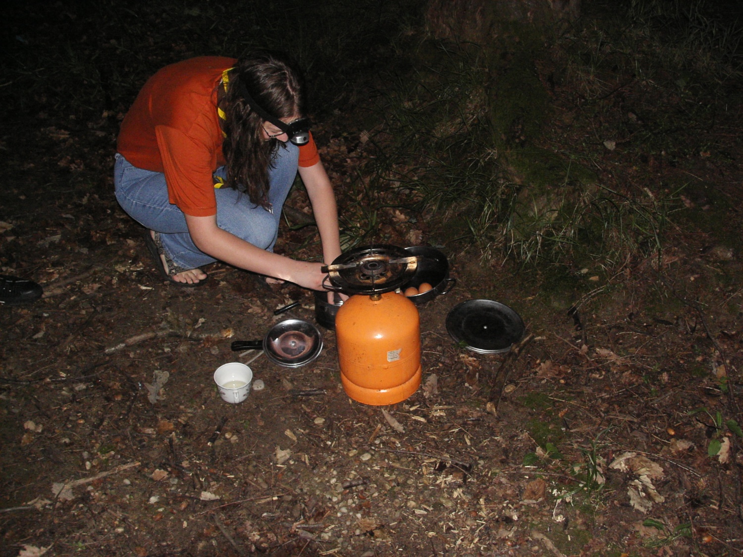 Marija peče jajce in dela streho nad glavo za razvajene otroke. Vse to samo zato, da dokaže, kako dobro je pripravljena na zakonski stan :)