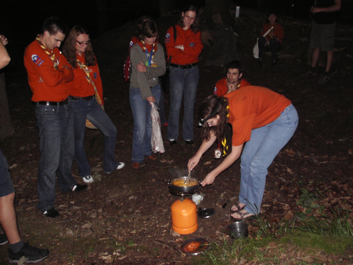 Marija peče jajce in dela streho nad glavo za razvajene otroke. Vse to samo zato, da dokaže, kako dobro je pripravljena na zakonski stan :)