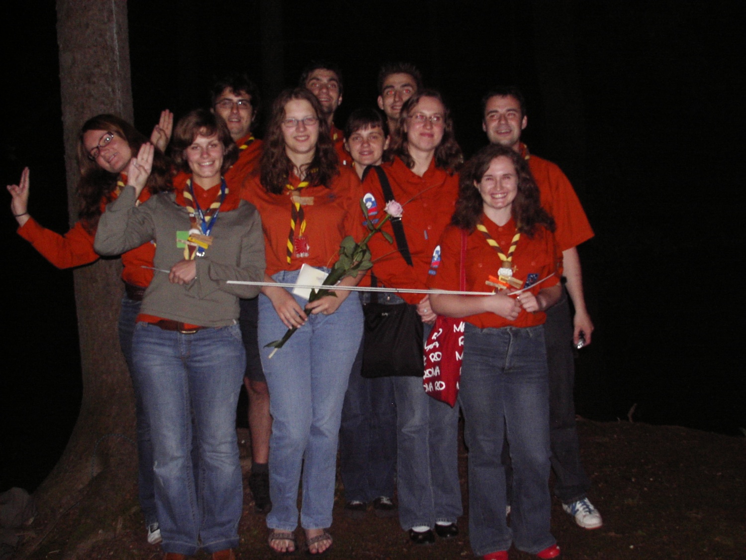 Marija peče jajce in dela streho nad glavo za razvajene otroke. Vse to samo zato, da dokaže, kako dobro je pripravljena na zakonski stan :)