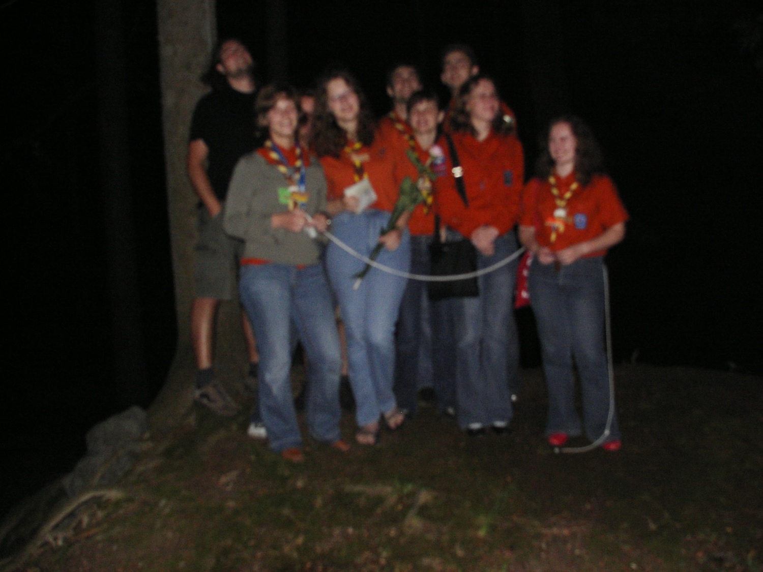 Marija peče jajce in dela streho nad glavo za razvajene otroke. Vse to samo zato, da dokaže, kako dobro je pripravljena na zakonski stan :)