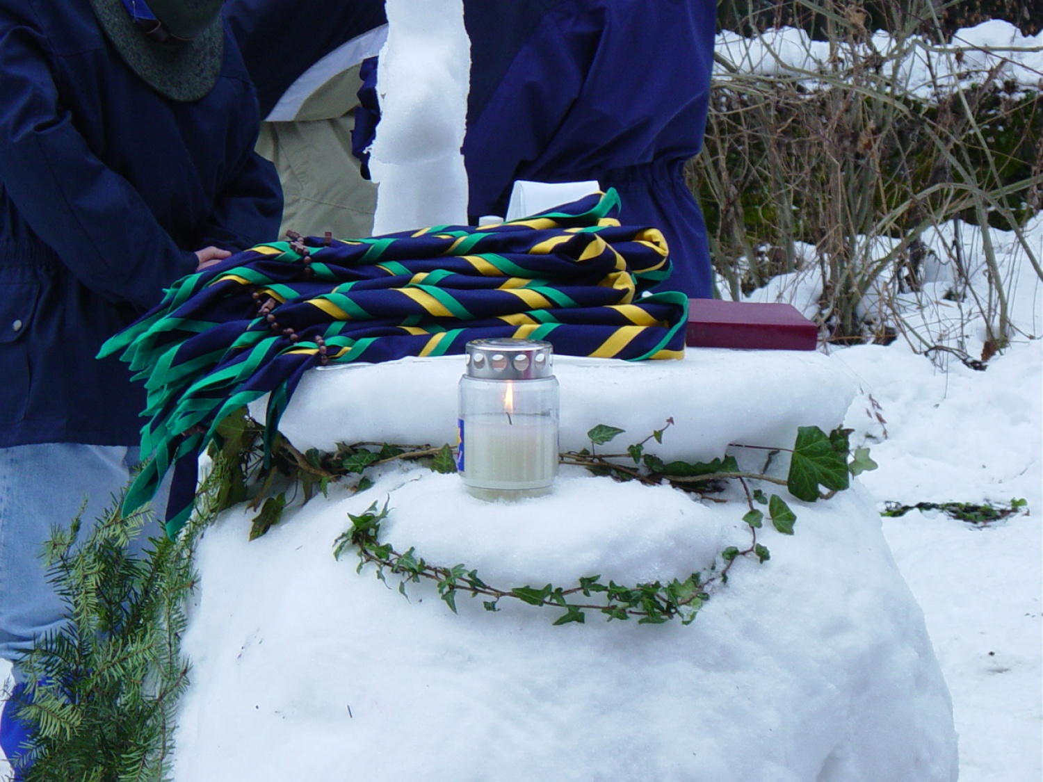 Slike so iz septembra 2000 (obljube so bile na Ratežu pri Novem mestu) in iz januarja 2003 (obljubile so bile na Hmeljniku).