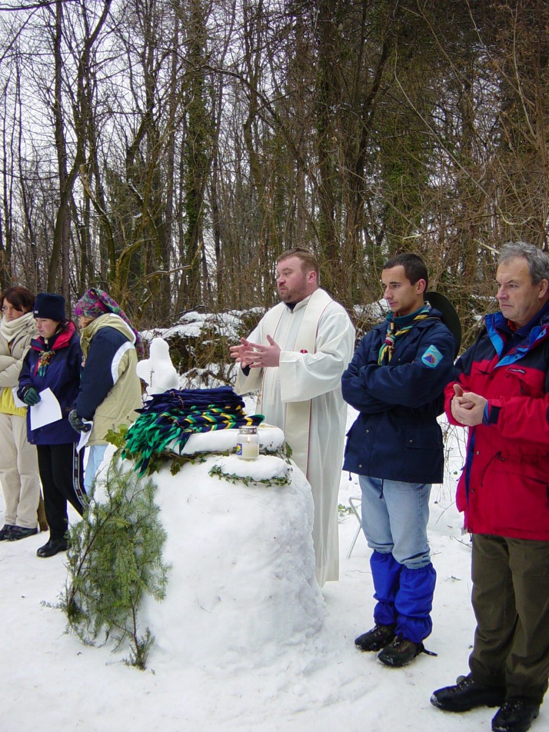 Slike so iz septembra 2000 (obljube so bile na Ratežu pri Novem mestu) in iz januarja 2003 (obljubile so bile na Hmeljniku).