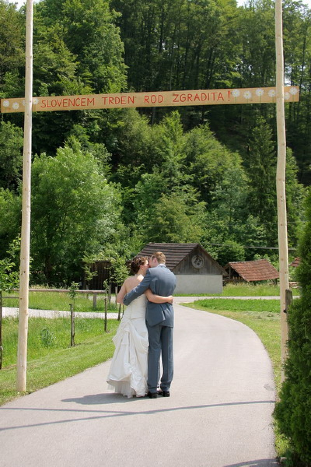 Nekaj slikovnih vtisov z dogajanja na poročni dan