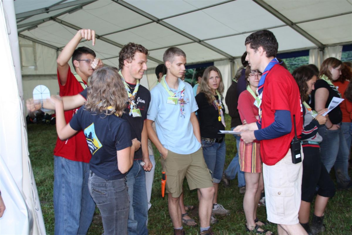 Tomaž Ovsenik, vodja osebja, deli naloge.