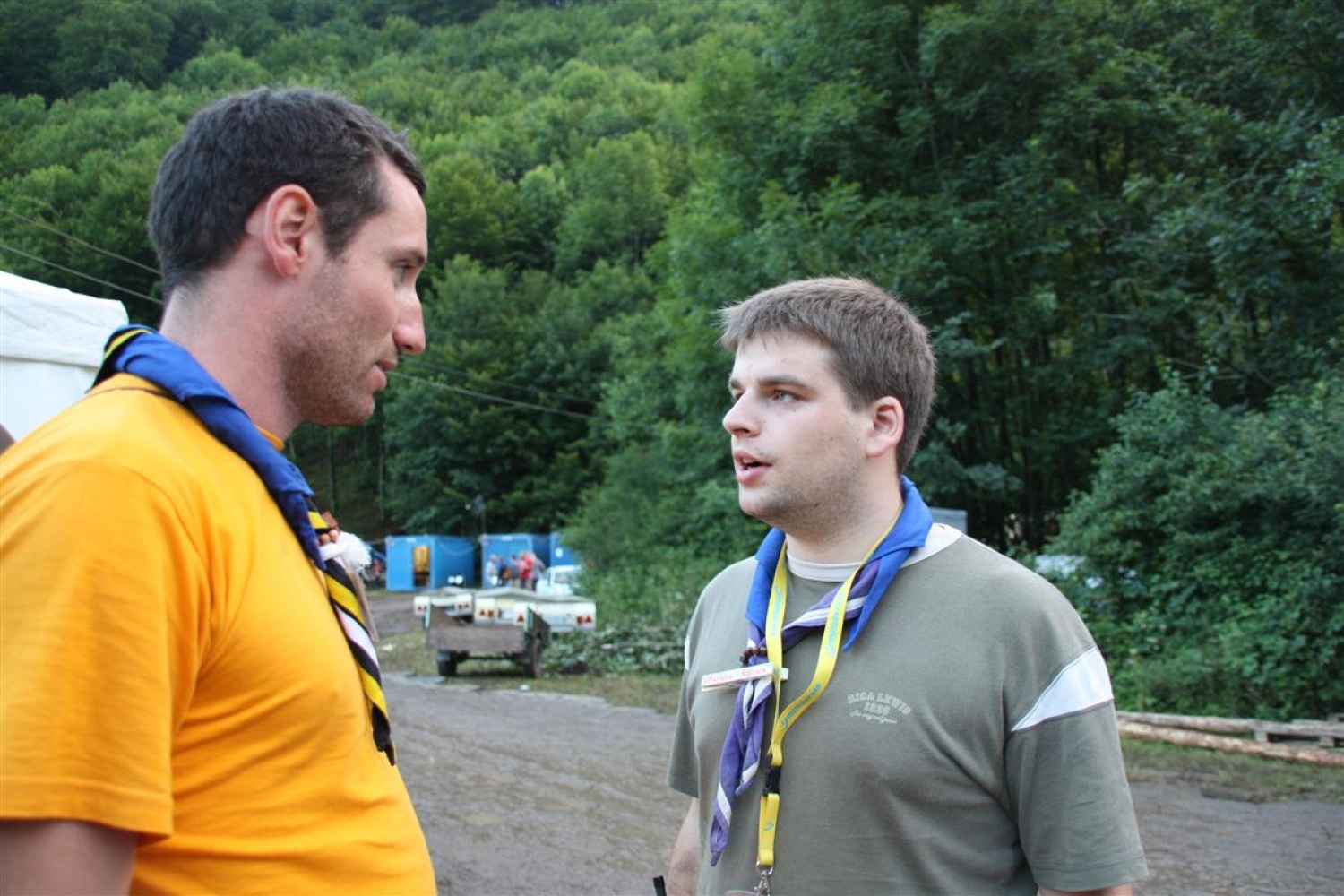 Žiga Kovačič, programski vodja tabora, in Matej Balantič v pogovoru.