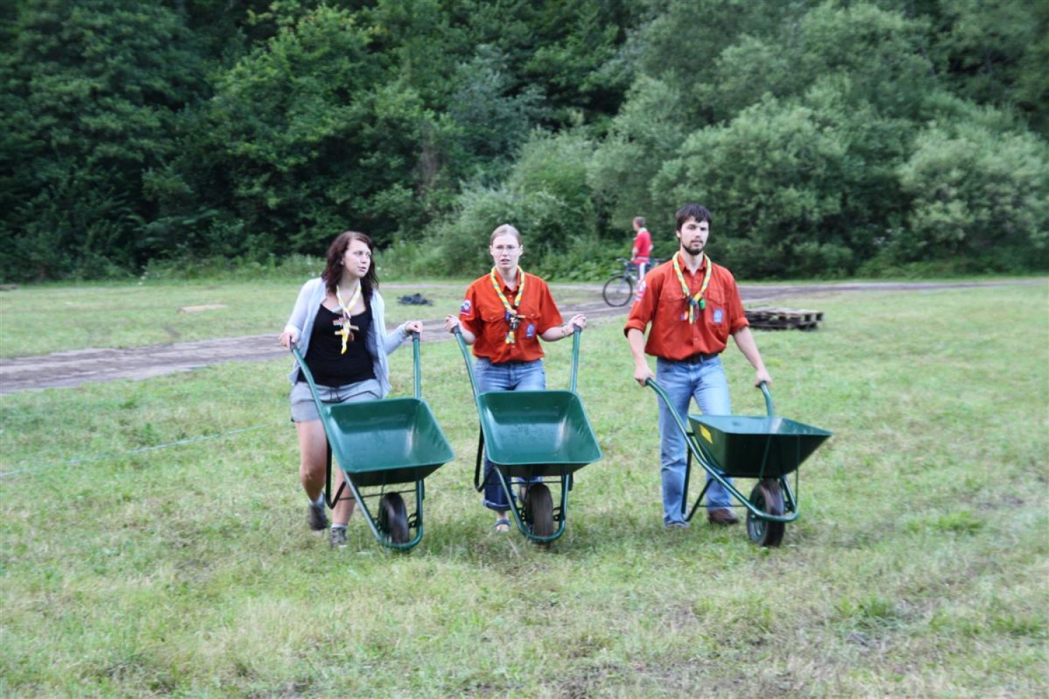 Za prevažanje opreme in hrane po taboru.
