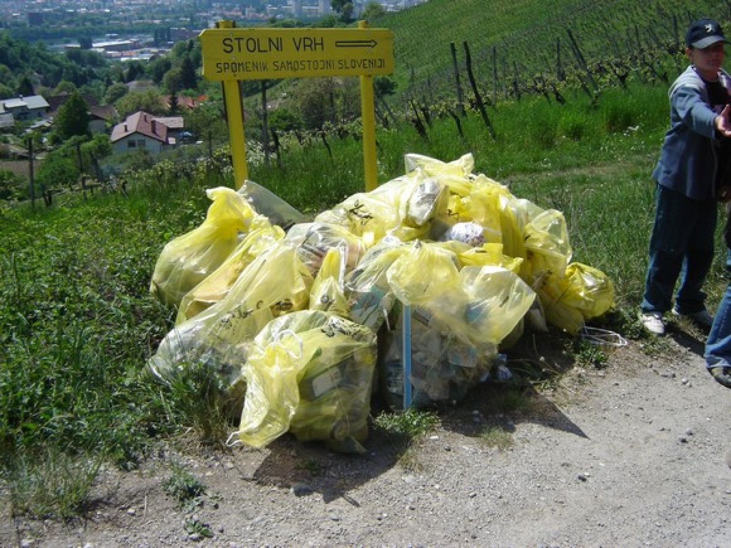 kup vrečk in to ni vse kaj smo našli