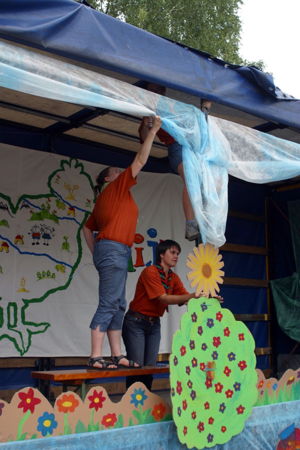 Zadnje priprave na sprejem ljudstva Norotancev.