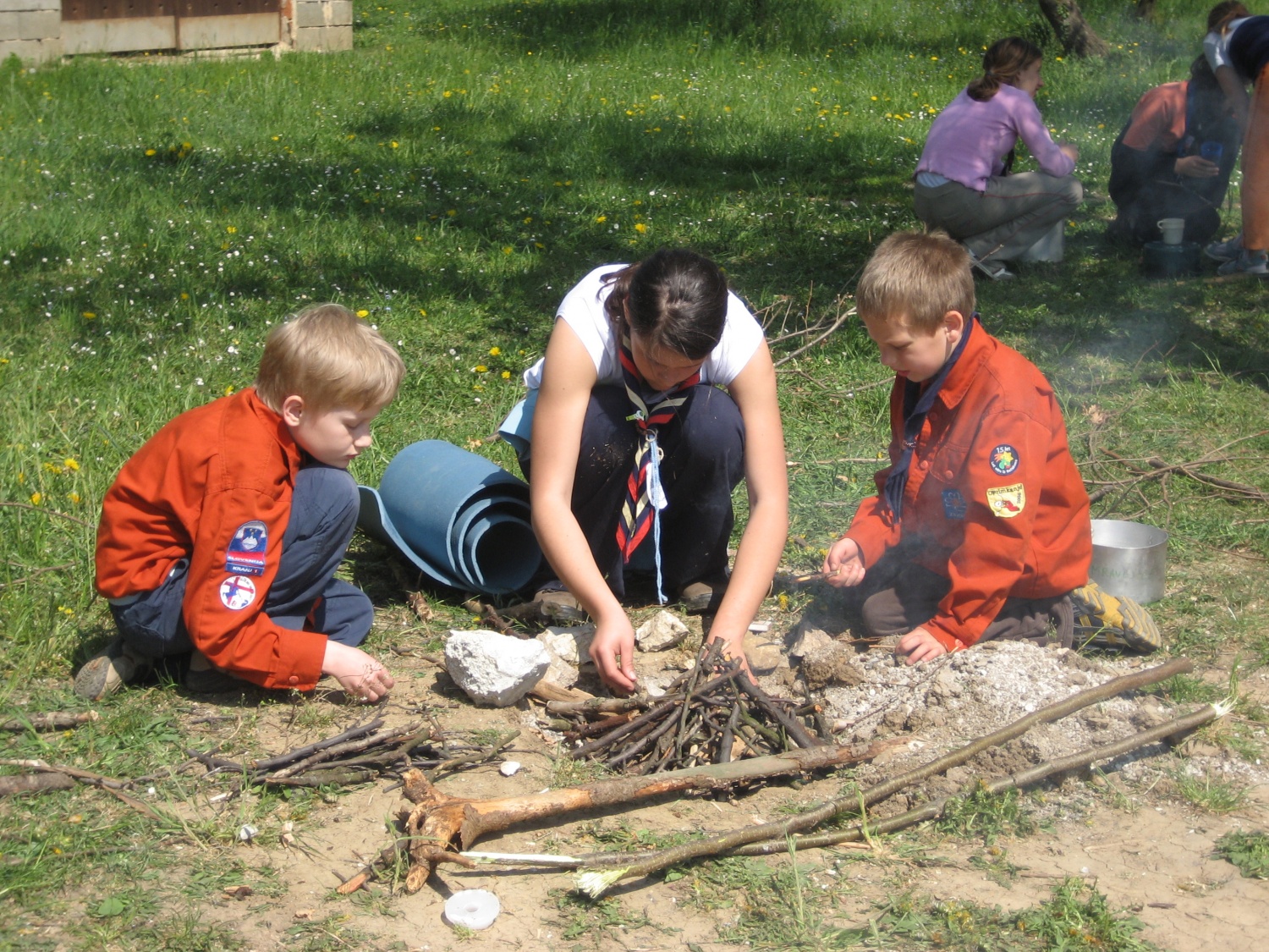 volčiči se pridno učijo od starejših