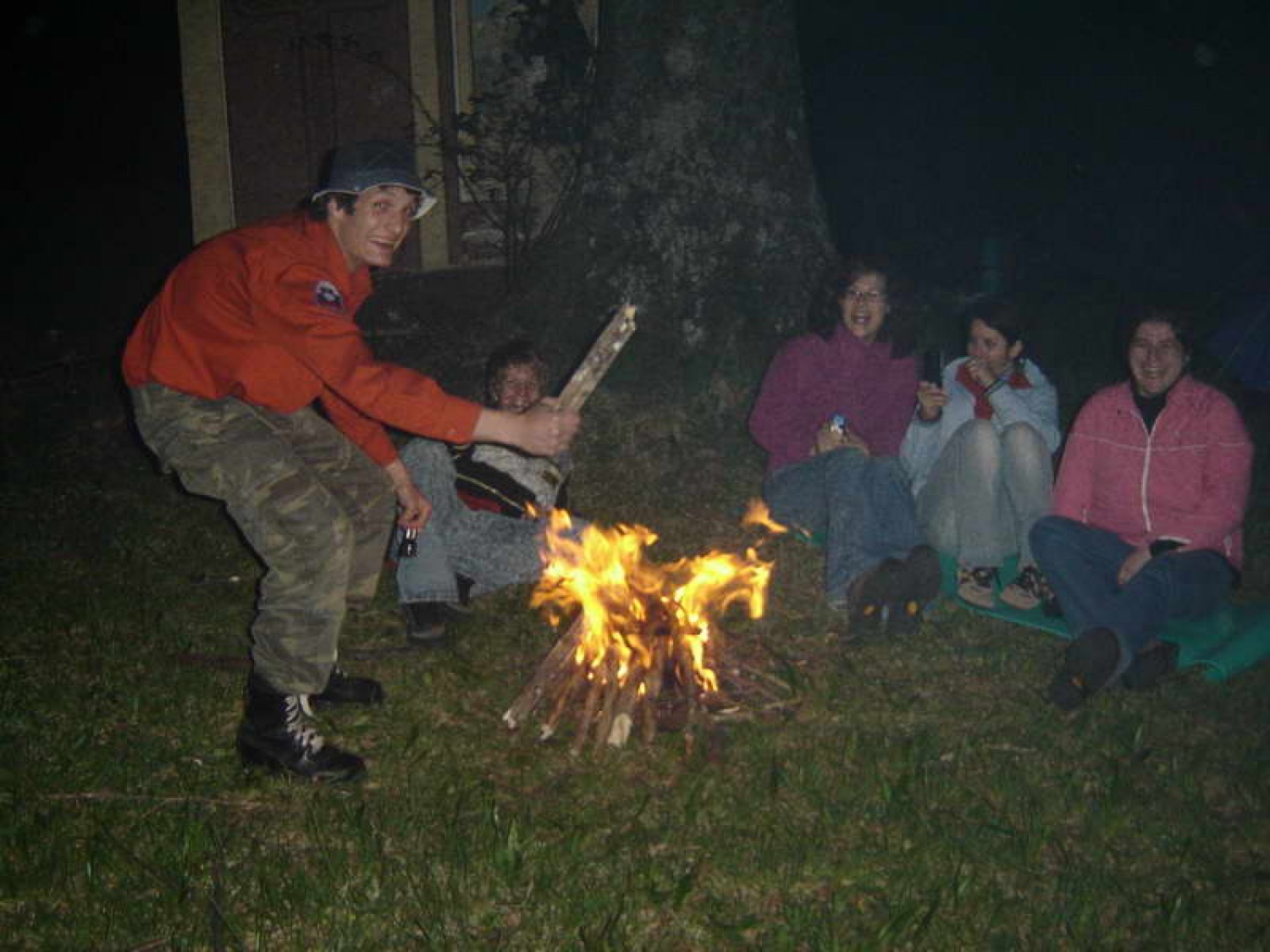 popotniki so si naredili ogenj