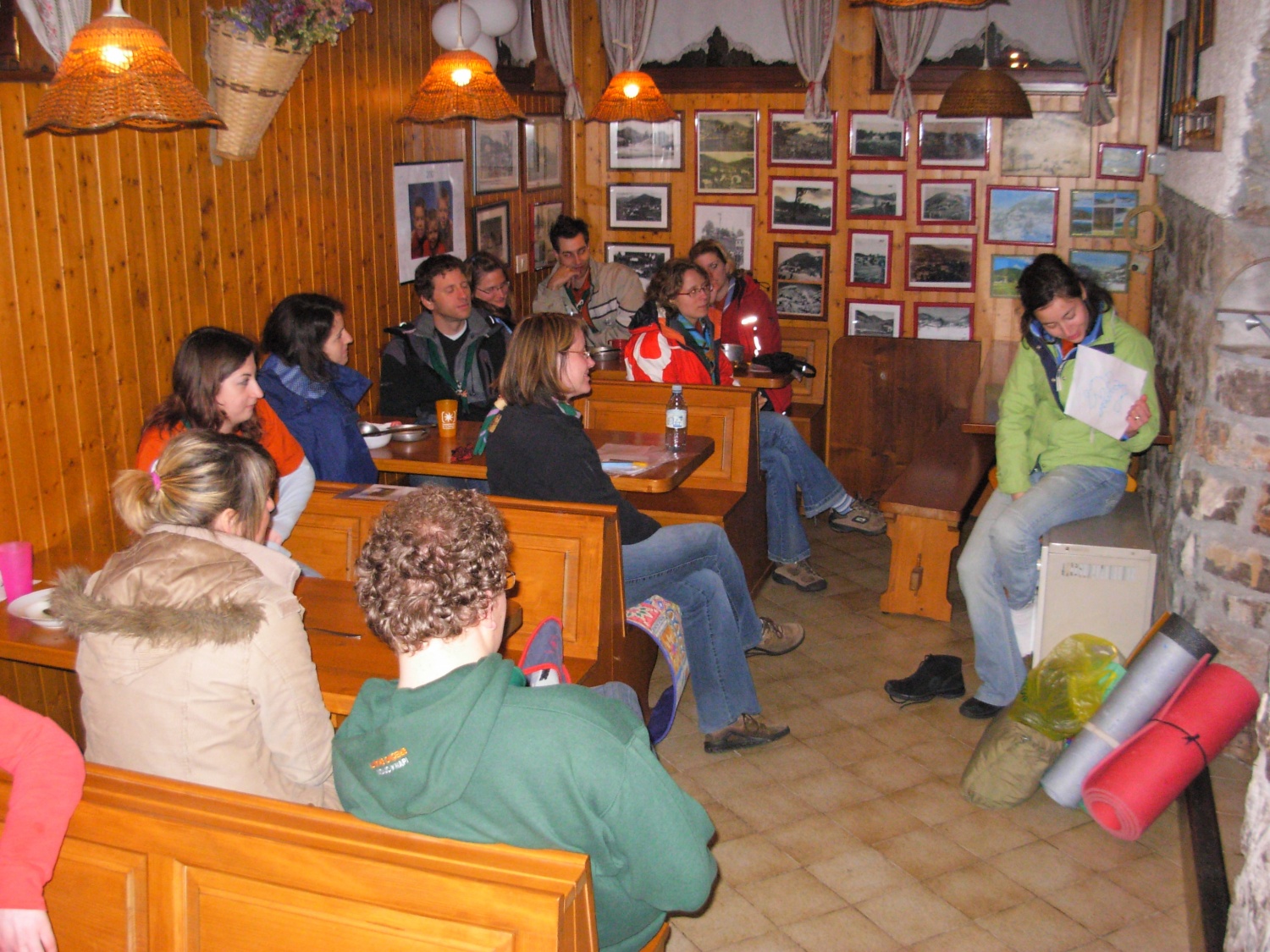 poslušamo držvano voditeljico