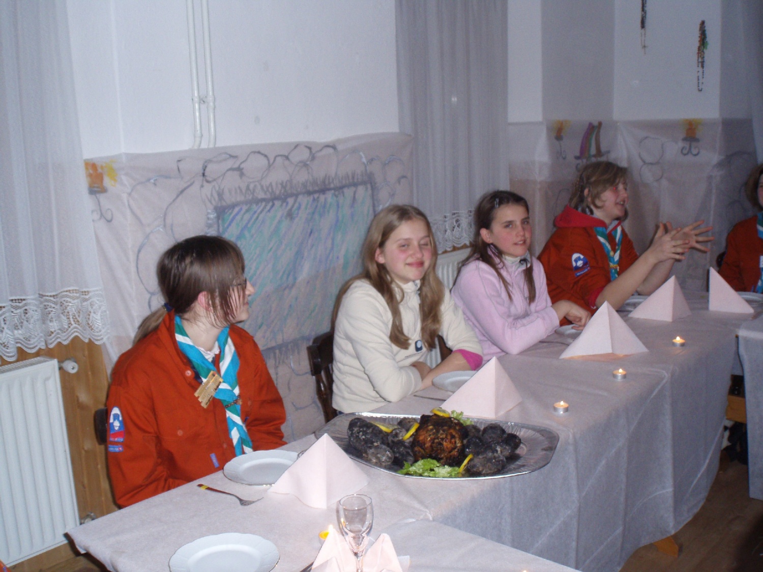 Vsi v krojih (dve brez krojev...jih še nimata)