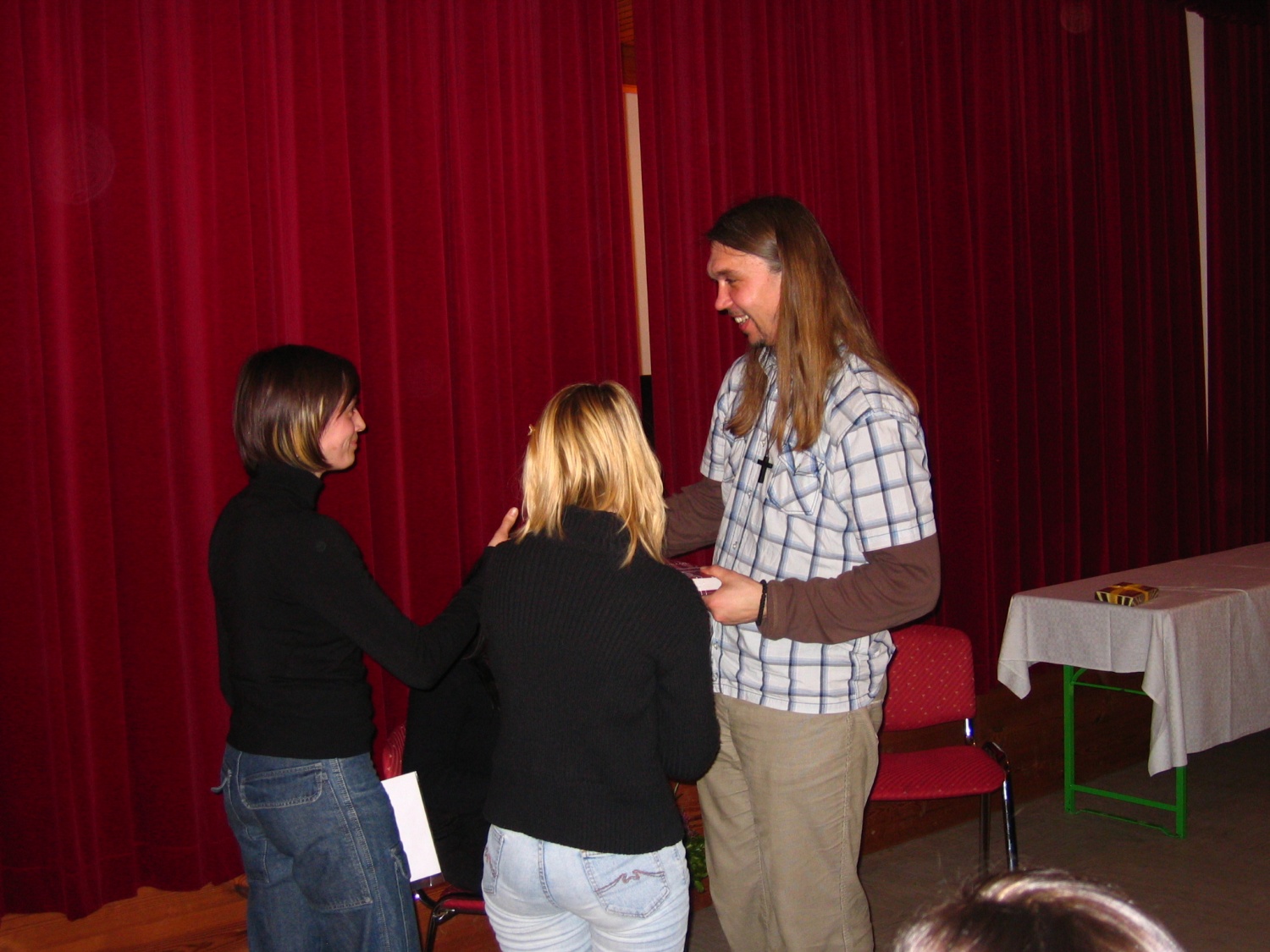 Robi je res imel predavanje. Ampak je zelo zanimiv tudi v navadni civilni družbi.