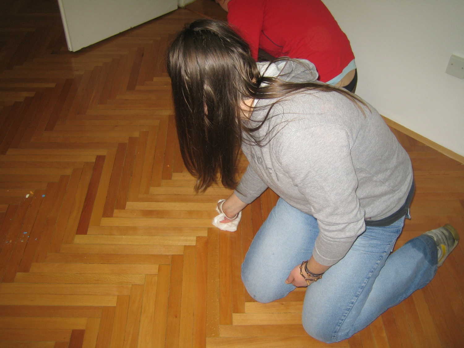 V galeriji so slike, ki prikazujejo, kako smo se lotili barvanja novih prostorov v Mariboru.