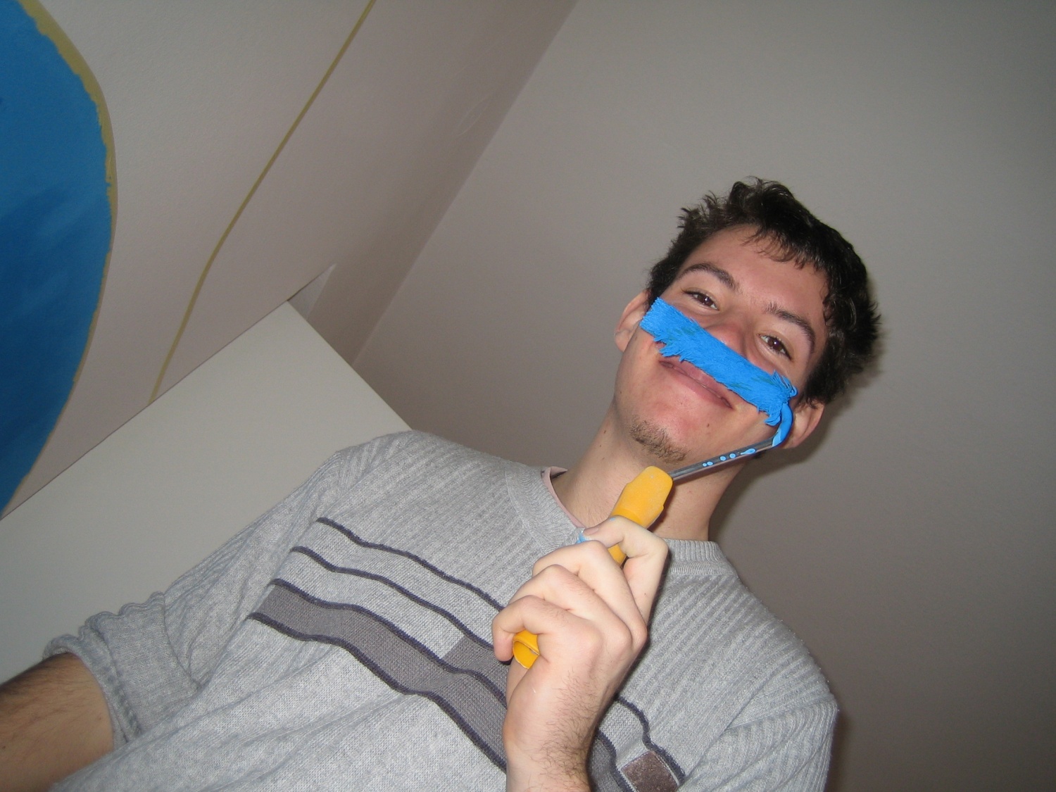 V galeriji so slike, ki prikazujejo, kako smo se lotili barvanja novih prostorov v Mariboru.