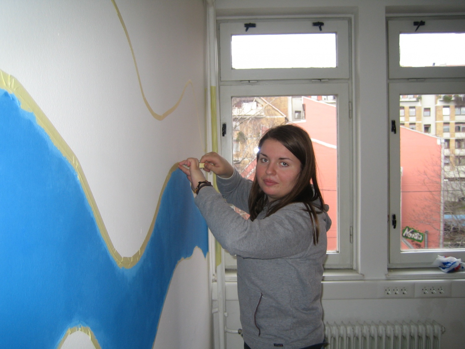 V galeriji so slike, ki prikazujejo, kako smo se lotili barvanja novih prostorov v Mariboru.