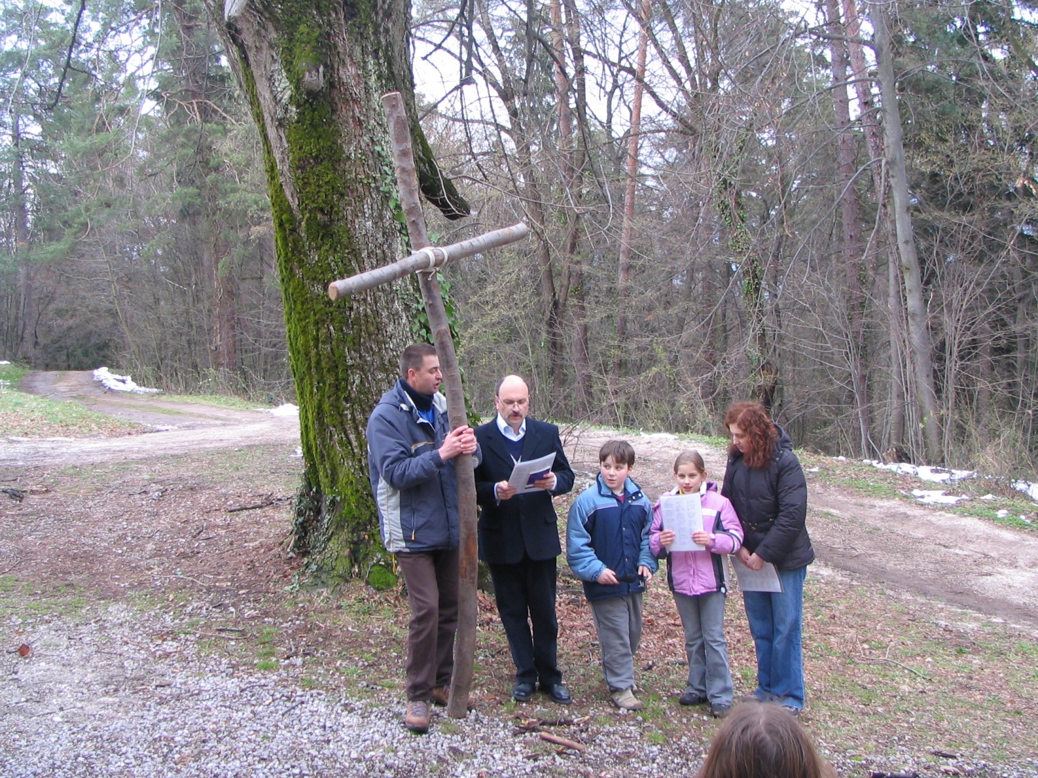 špeli pri branju pomaga mama