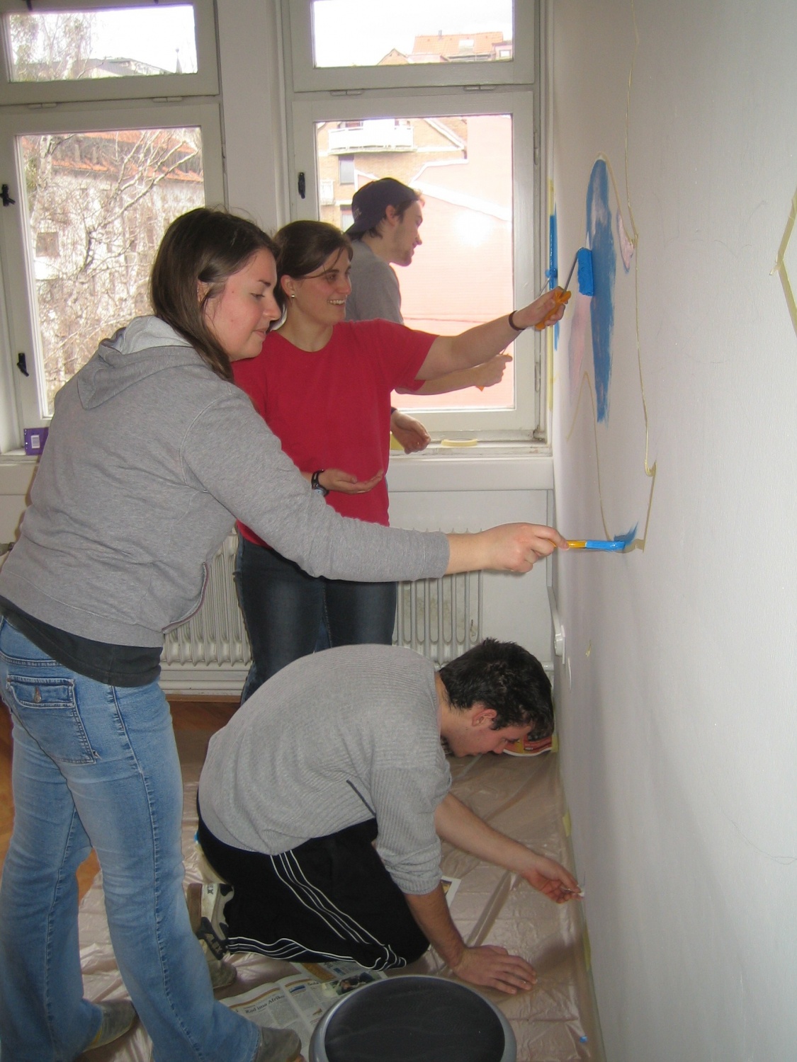 V galeriji so slike, ki prikazujejo, kako smo se lotili barvanja novih prostorov v Mariboru.