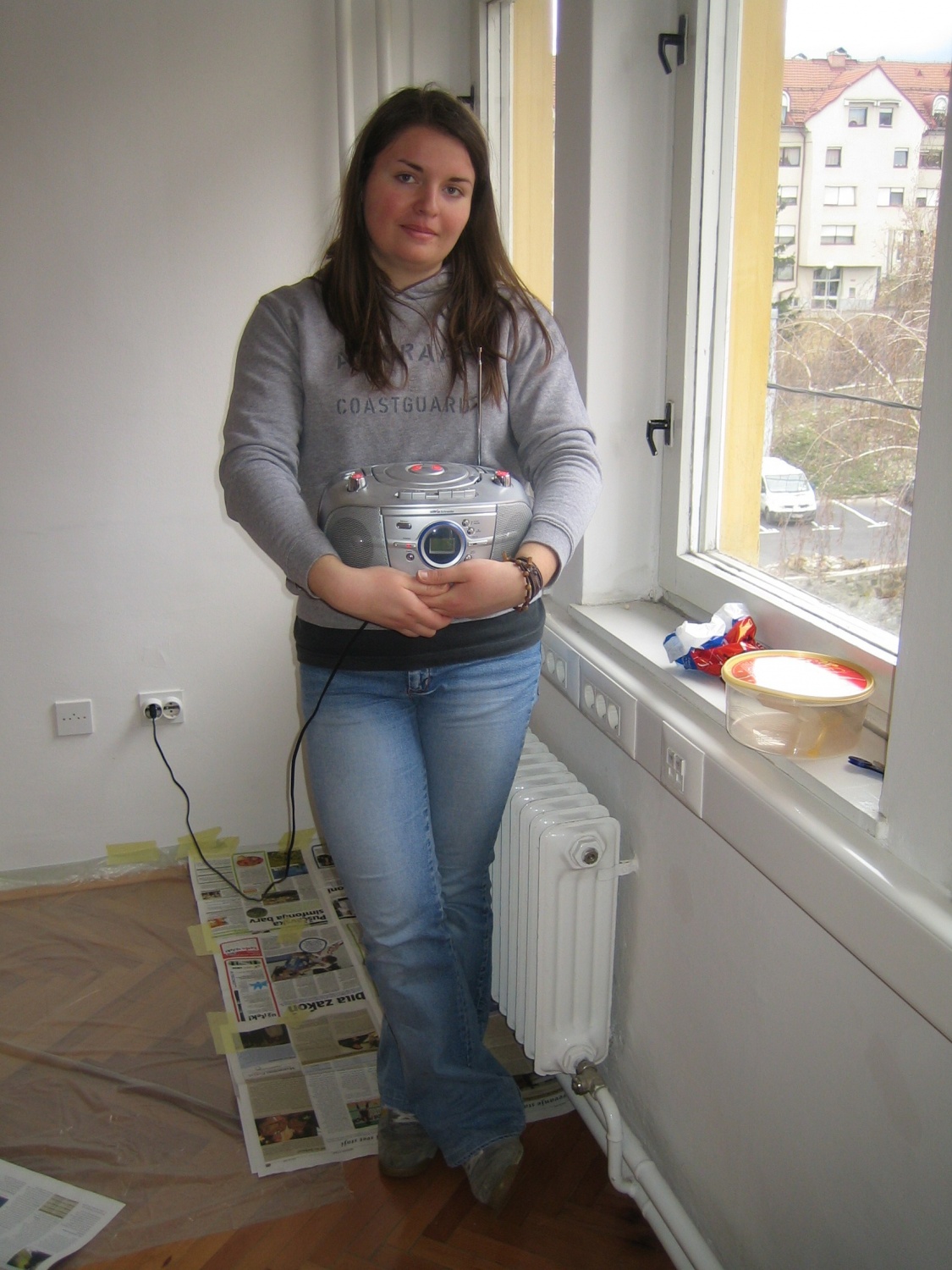 V galeriji so slike, ki prikazujejo, kako smo se lotili barvanja novih prostorov v Mariboru.