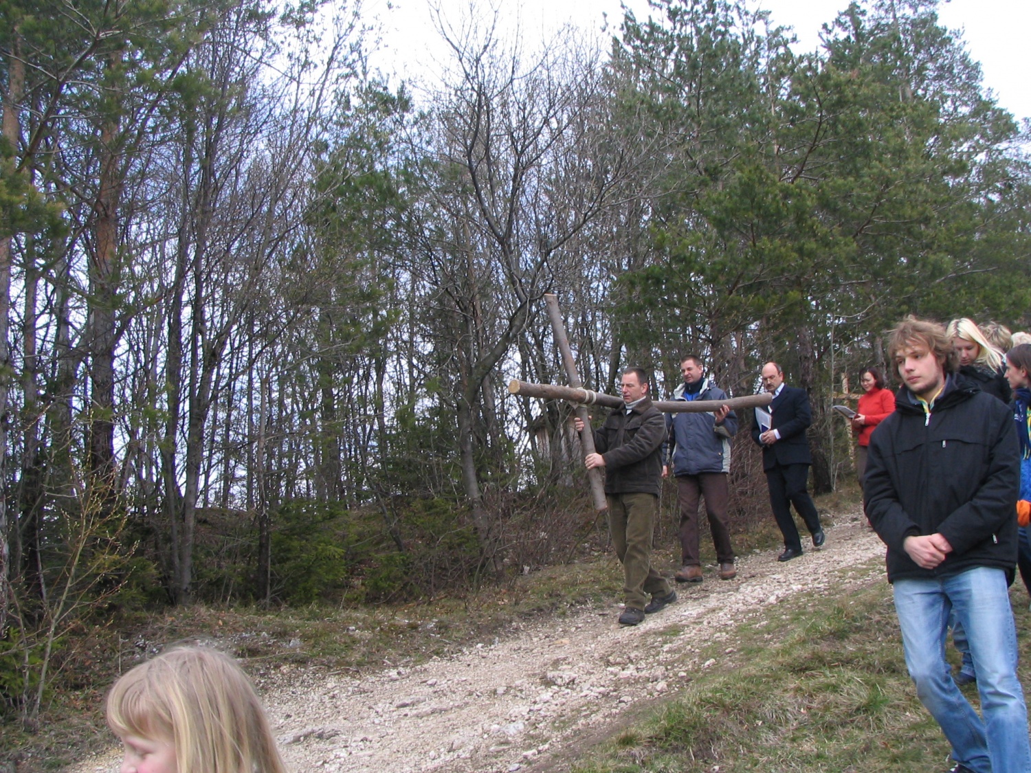 ...ali nosili križ...